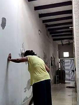 illay love online show from 10/12/25, 04:33