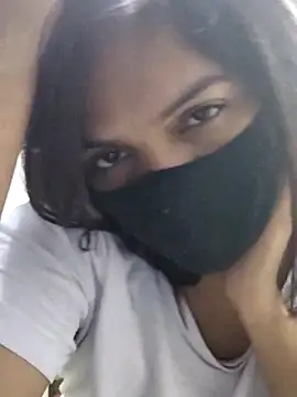 illay love online show from 11/17/25, 04:57