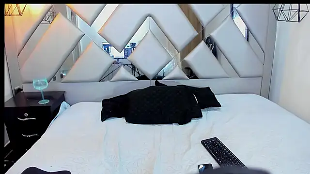 Snapshot of Nahomi-Hill chatting on 11/07/25, 11:27 Nahomi-Hill online show from 11/07/25, 11:27