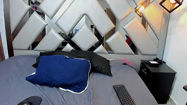 Nahomi-Hill online show from 03/05/26, 09:33