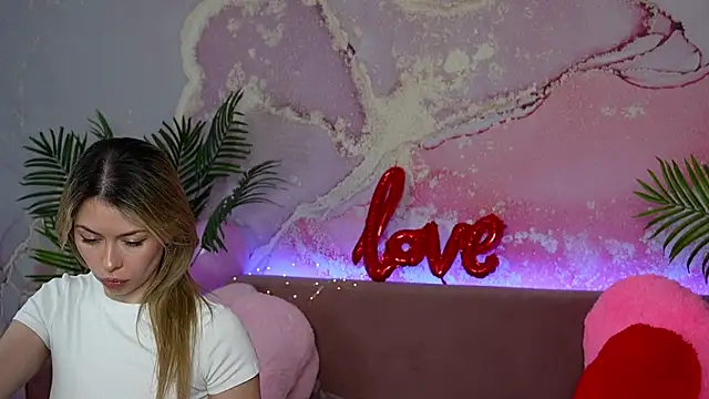 Snapshot of MayaRayy chatting on 02/23/26, 03:48 MayaRayy online show from 02/23/26, 03:48