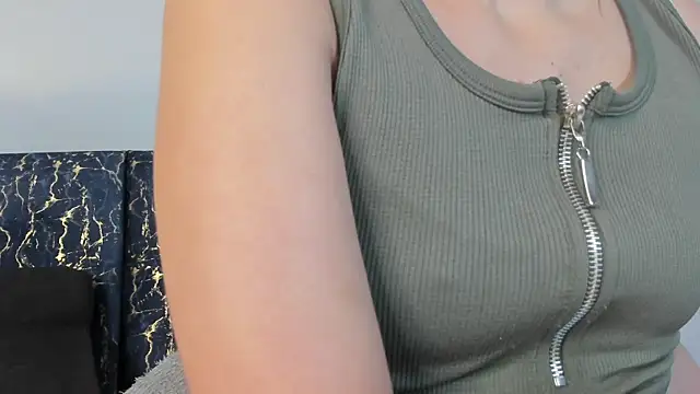 Sophia Lemos online show from 10/24/25, 02:02