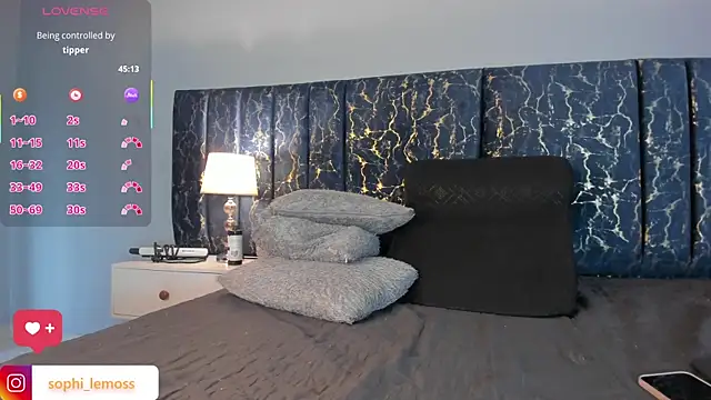 Sophia Lemos online show from 12/15/25, 01:37