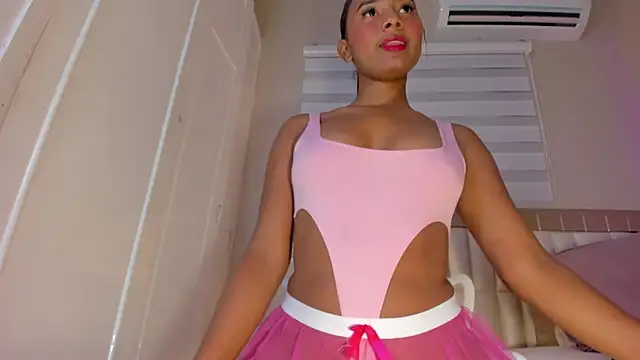 zoe sky  online show from 03/22/25, 11:42