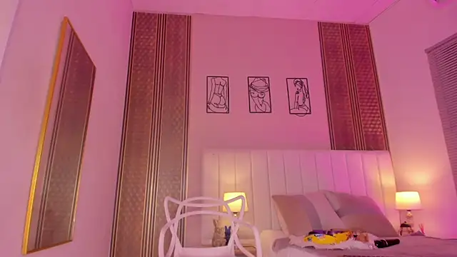 zoe sky  online show from 11/04/25, 11:42