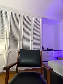 Adel Nesbiit online show from 04/18/26, 07:40