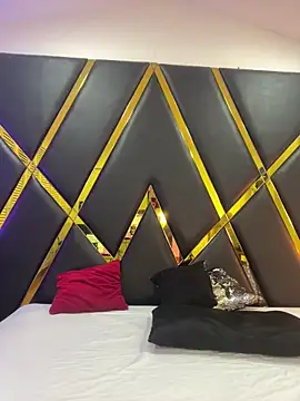 Adel Nesbiit online show from 04/21/26, 07:39