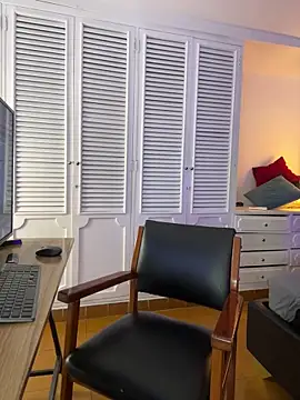 Adel Nesbiit online show from 04/23/26, 07:49