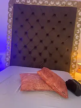 Adel Nesbiit online show from 07/10/26, 07:05