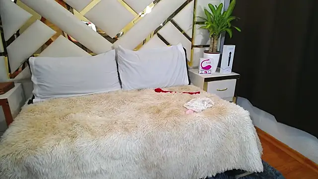 Snapshot of carolineamber_ chatting on 12/08/24, 02:19 carolineamber online show from 12/08/24, 02:19