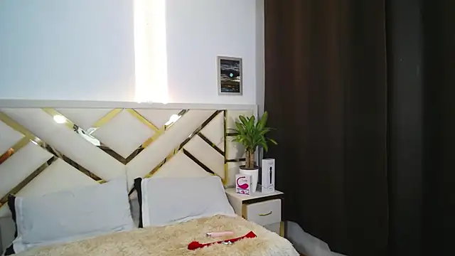 Snapshot of carolineamber_ chatting on 12/11/24, 03:37 carolineamber online show from 12/11/24, 03:37