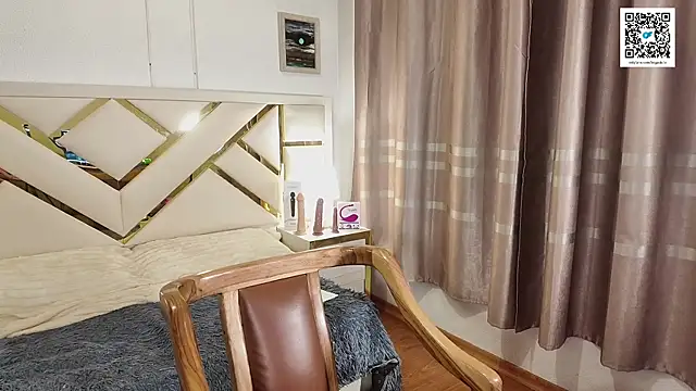 Snapshot of carolineamber_ chatting on 09/25/25, 02:15 carolineamber online show from 09/25/25, 02:15