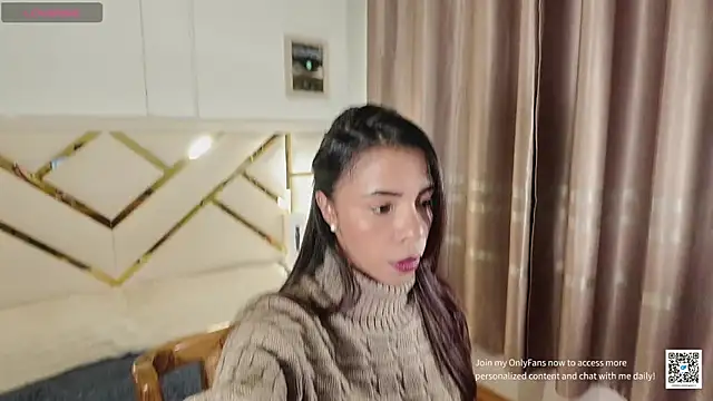 Snapshot of carolineamber_ chatting on 11/14/25, 02:43 carolineamber online show from 11/14/25, 02:43