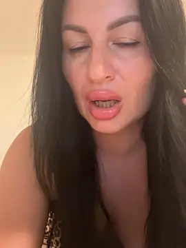 Snapshot of Helena7077 chatting on 09/19/25, 09:04 Helena7077 online show from 09/19/25, 09:04