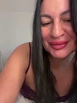 Snapshot of Helena7077 chatting on 11/13/25, 11:09 Helena7077 online show from 11/13/25, 11:09