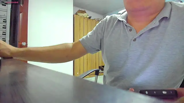 Snapshot of Jhonatan_Morales_S chatting on 12/21/24, 02:52 Jhonatan Morales S online show from 12/21/24, 02:52