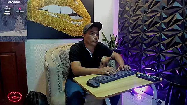 Snapshot of Jhonatan_Morales_S chatting on 02/04/25, 07:55 Jhonatan Morales S online show from 02/04/25, 07:55