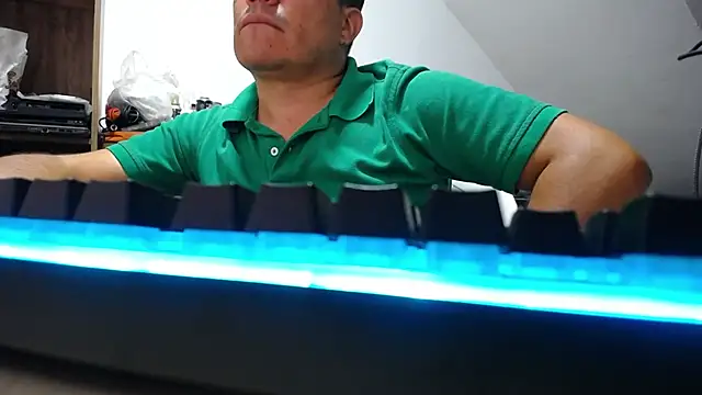 Jhonatan Morales S online show from 11/23/25, 05:51