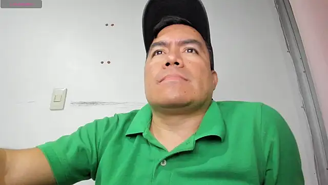 Snapshot of Jhonatan_Morales_S chatting on 04/19/26, 02:11 Jhonatan Morales S online show from 04/19/26, 02:11