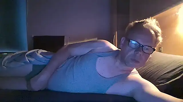 Snapshot of kinkyslet8 chatting on 09/10/25, 06:24 kinkyslet8 online show from 09/10/25, 06:24