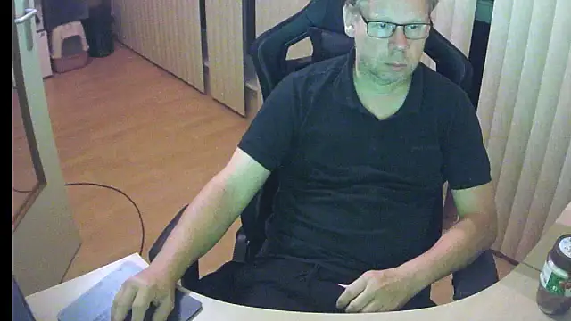 Snapshot of kinkyslet8 chatting on 09/18/25, 08:22 kinkyslet8 online show from 09/18/25, 08:22