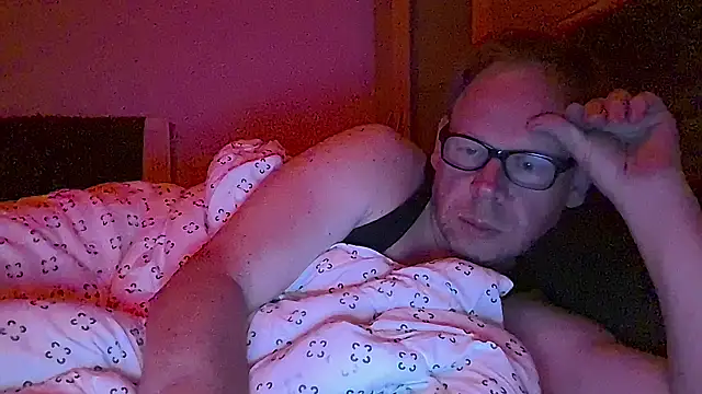 Snapshot of kinkyslet8 chatting on 09/29/25, 09:19 kinkyslet8 online show from 09/29/25, 09:19