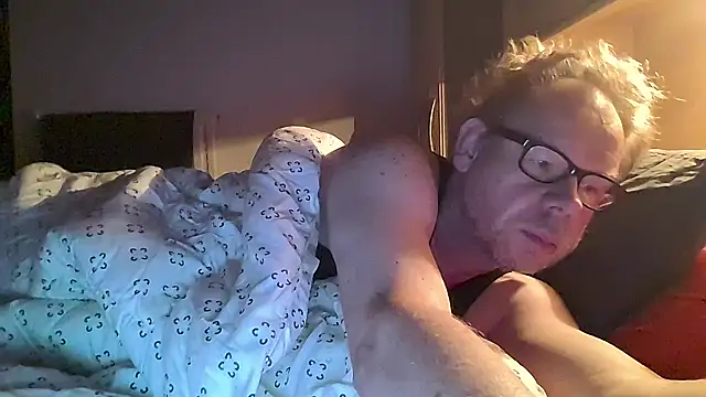 Snapshot of kinkyslet8 chatting on 10/09/25, 05:27 kinkyslet8 online show from 10/09/25, 05:27