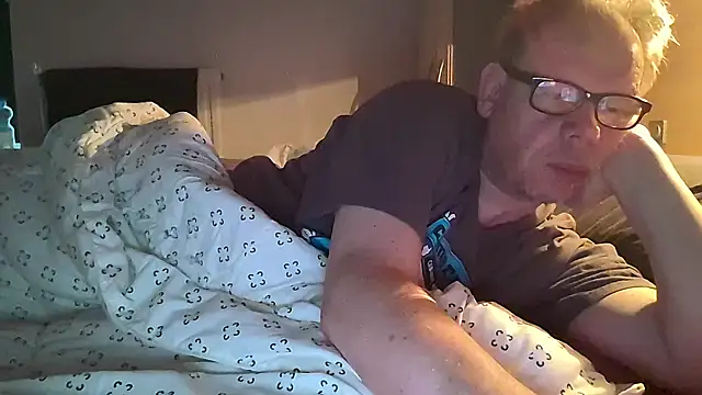 Snapshot of kinkyslet8 chatting on 10/27/25, 07:34 kinkyslet8 online show from 10/27/25, 07:34