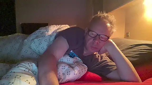 Snapshot of kinkyslet8 chatting on 10/31/25, 06:58 kinkyslet8 online show from 10/31/25, 06:58