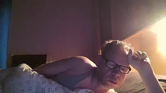 Snapshot of kinkyslet8 chatting on 11/02/25, 08:28 kinkyslet8 online show from 11/02/25, 08:28