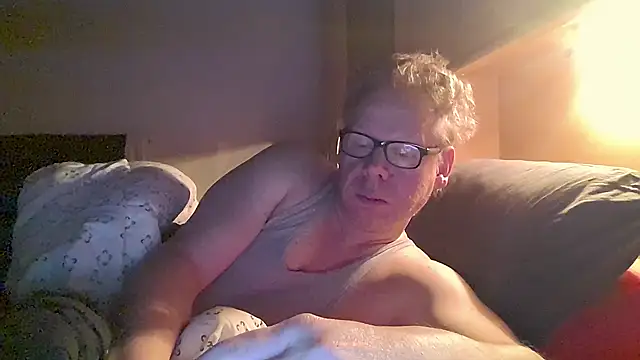 Snapshot of kinkyslet8 chatting on 12/20/25, 06:53 kinkyslet8 online show from 12/20/25, 06:53