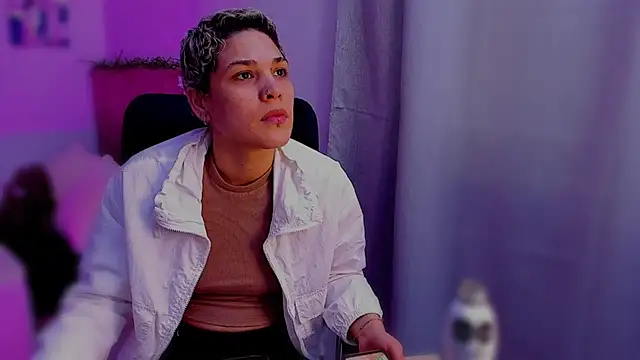 Charlee pink online show from 11/13/25, 10:08