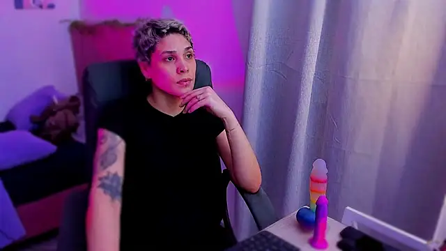 Charlee pink online show from 11/29/25, 04:59