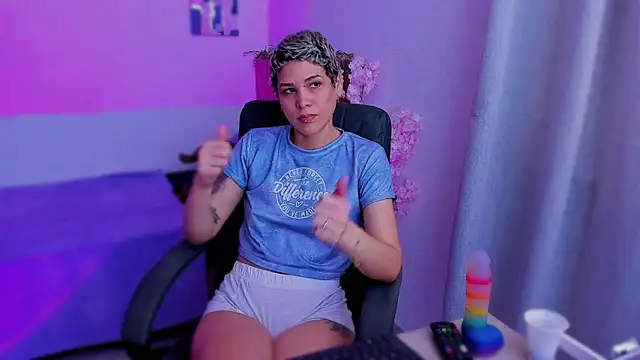 Charlee pink online show from 11/29/25, 08:01