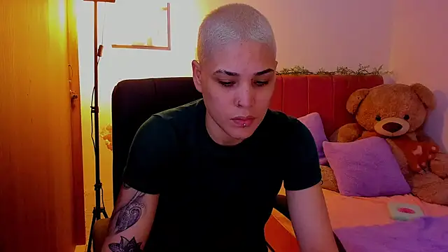 Charlee pink online show from 04/01/26, 05:21