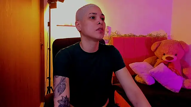 Charlee pink online show from 04/03/26, 07:01