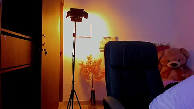 Charlee pink online show from 04/17/26, 06:22