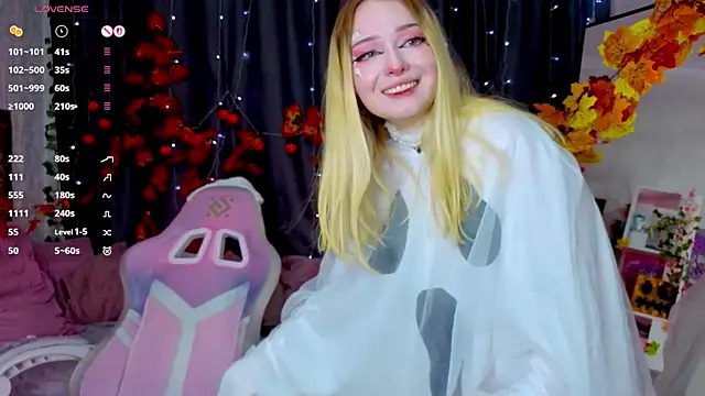 ElswythCovil online show from 10/28/25, 04:05