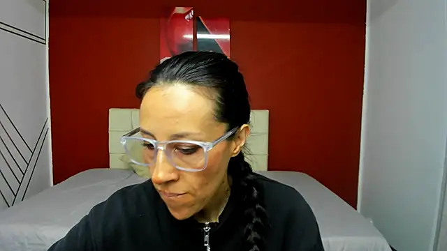 Snapshot of Abrillee1 chatting on 12/20/24, 08:12 Abrillee1 online show from 12/20/24, 08:12