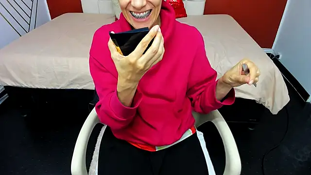 Snapshot of Abrillee1 chatting on 12/27/24, 07:35 Abrillee1 online show from 12/27/24, 07:35