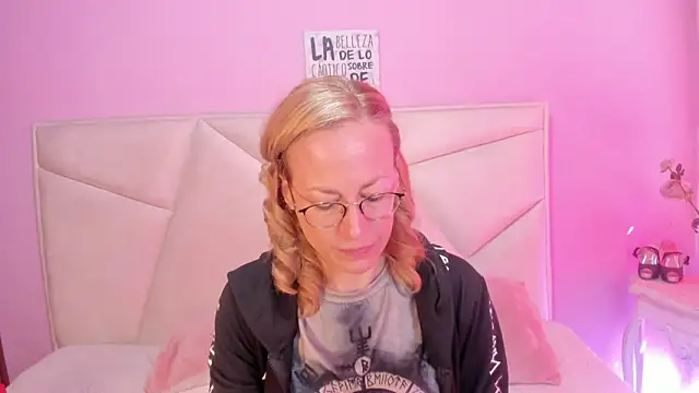 Snapshot of SammySanders chatting on 09/21/25, 01:35 SammySanders online show from 09/21/25, 01:35