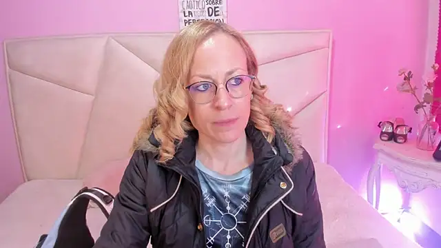 Snapshot of SammySanders chatting on 10/04/25, 12:47 SammySanders online show from 10/04/25, 12:47