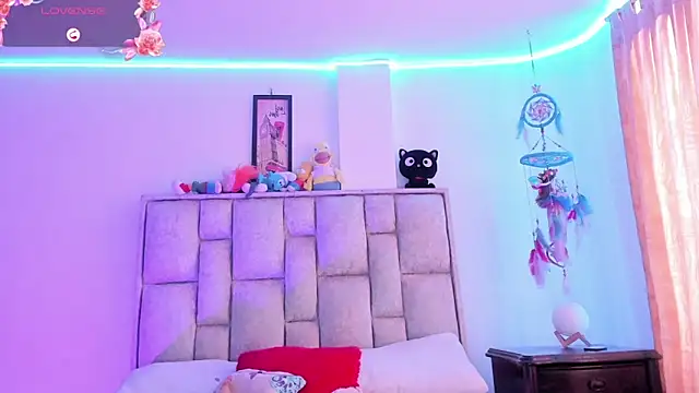 Snapshot of brianaGuzman chatting on 10/12/25, 05:12 brianaGuzman online show from 10/12/25, 05:12