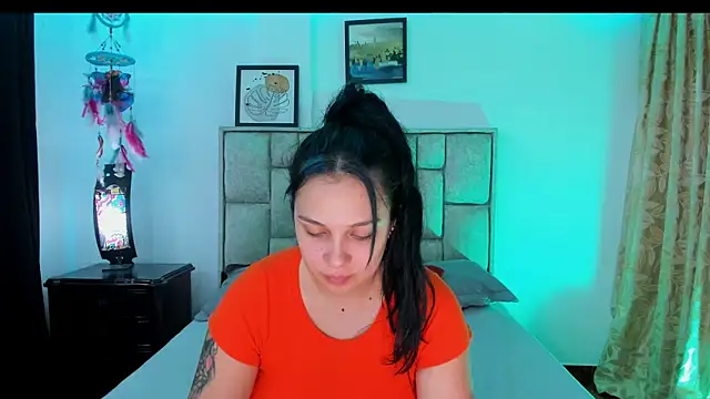 Snapshot of brianaGuzman chatting on 05/19/26, 06:36 brianaGuzman online show from 05/19/26, 06:36