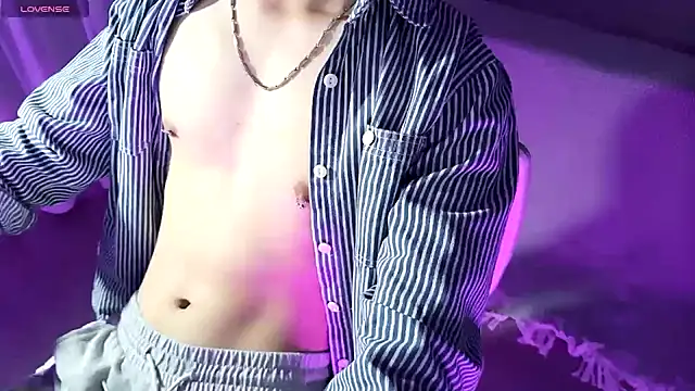 Snapshot of FEIYU001 chatting on 12/02/24, 11:34 FEIYU001 online show from 12/02/24, 11:34