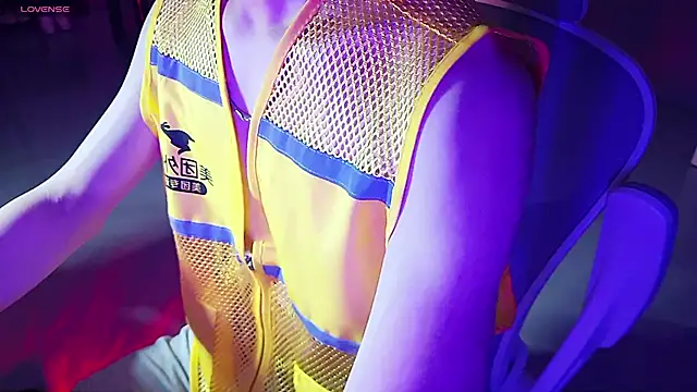 Snapshot of FEIYU001 chatting on 01/13/25, 02:32 FEIYU001 online show from 01/13/25, 02:32