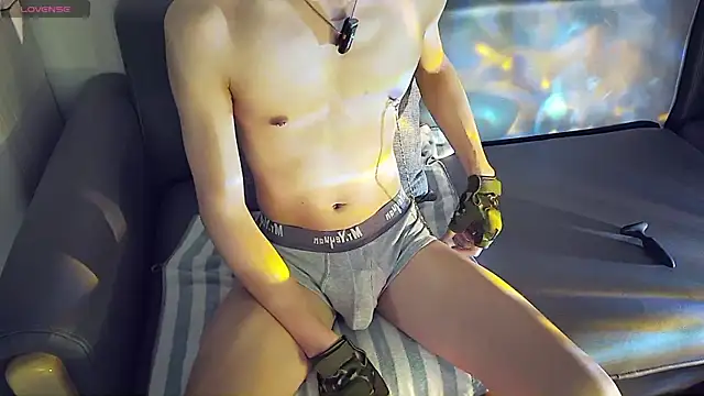 Snapshot of FEIYU001 chatting on 02/03/25, 02:02 FEIYU001 online show from 02/03/25, 02:02