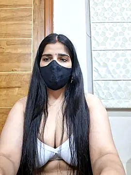 Snapshot of aaliya_bhattt chatting on 10/29/25, 02:41 aaliya bhattt online show from 10/29/25, 02:41