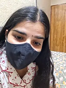 Snapshot of aaliya_bhattt chatting on 07/13/26, 01:03 aaliya bhattt online show from 07/13/26, 01:03