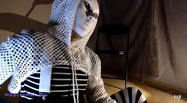 madcrumblepie online show from 12/18/24, 08:36